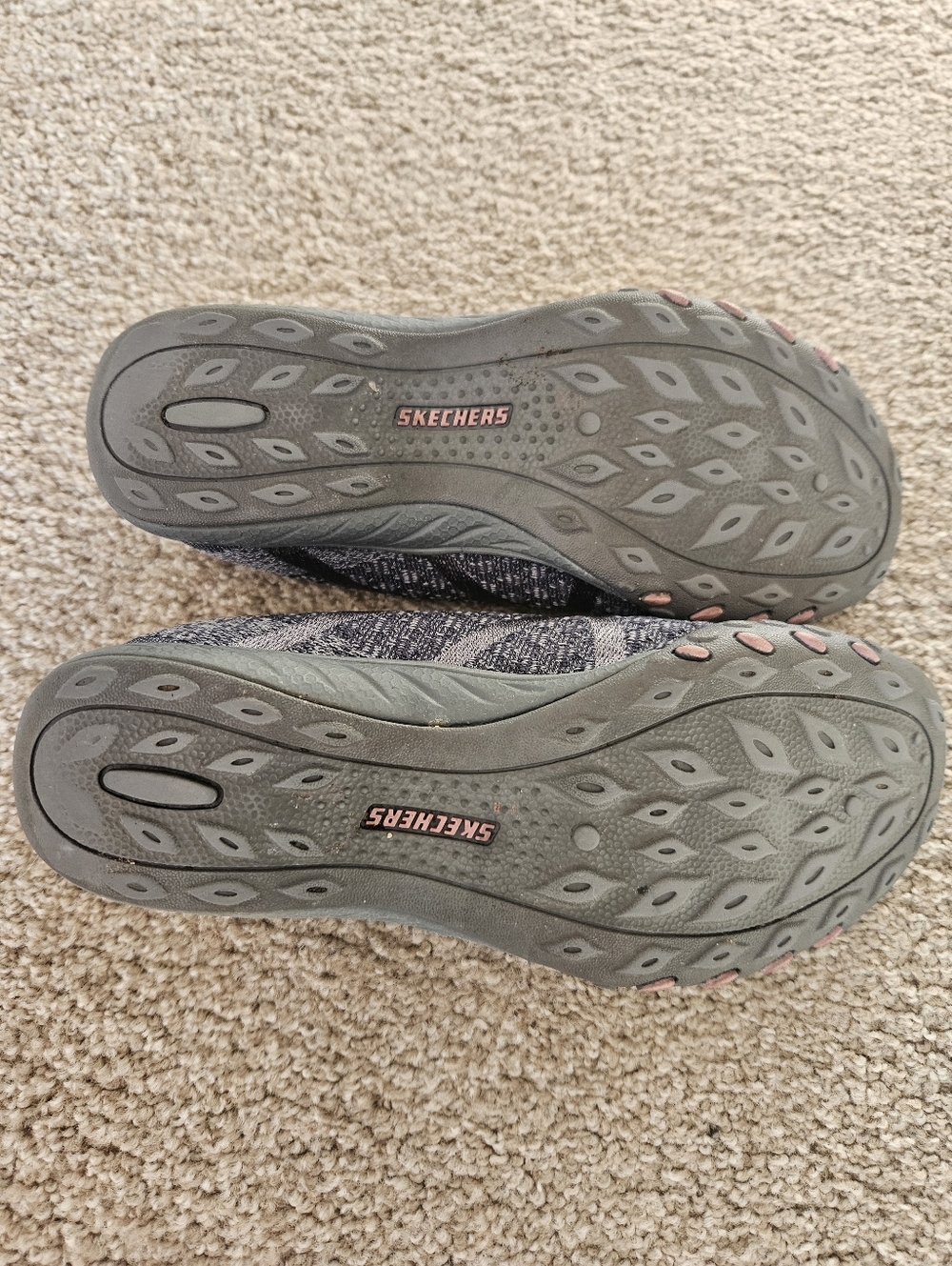 Skechers Women's Gray Knit Sneakers size 6 - Picture 5 of 6